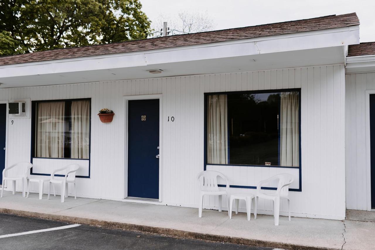 Blue Moon Motel Lake George Exterior photo