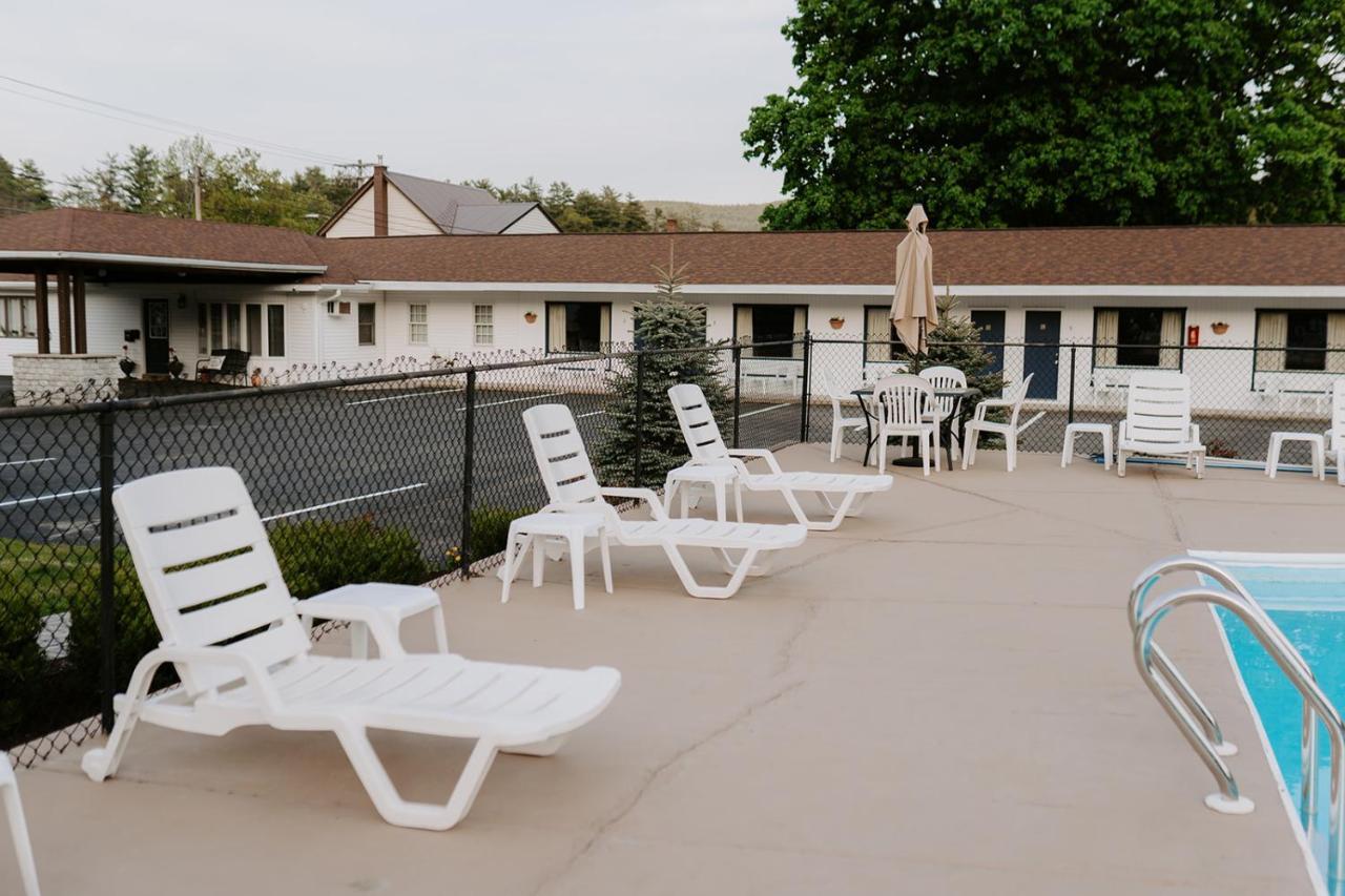 Blue Moon Motel Lake George Exterior photo